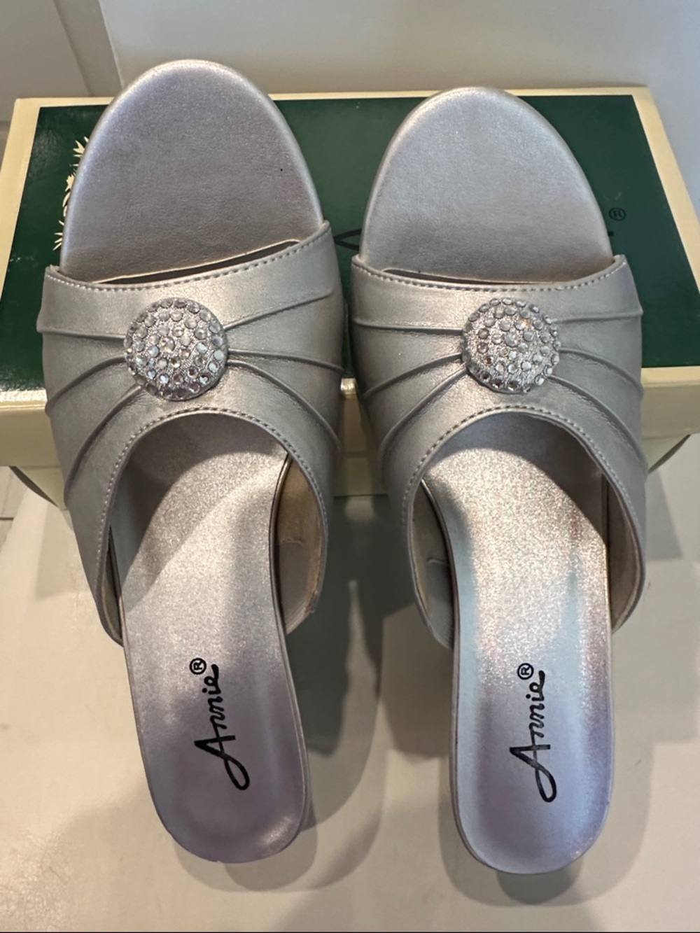 Annie Silver Women's heels with Rhinestone Accent